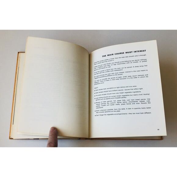 Vintage Galloping Gourmet Television HC Cookbook Volume One Graham Kerr Recipes - Picture 7 of 13